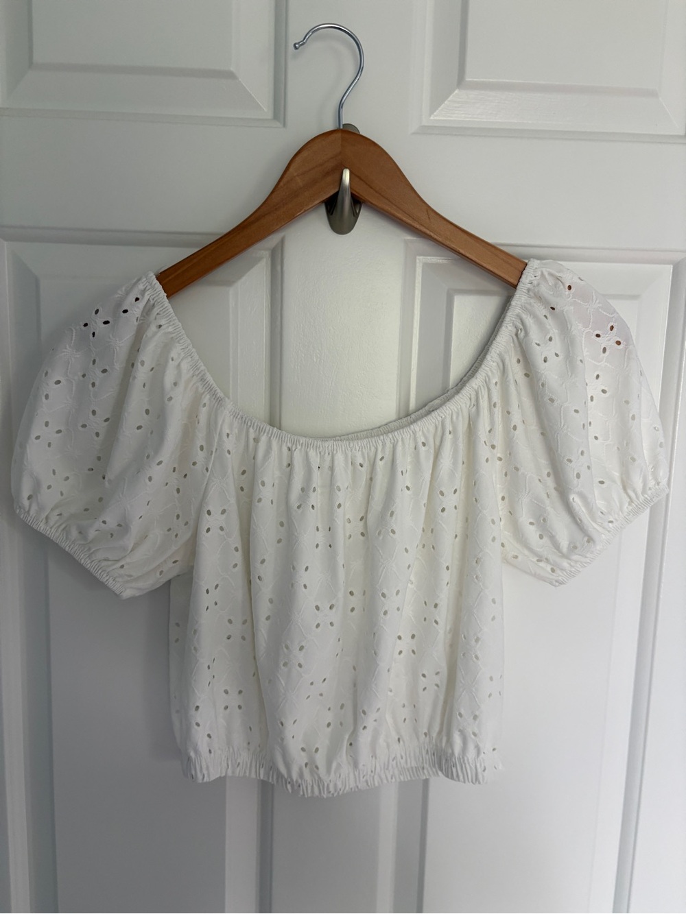 Livi by Olivia Rae Small White Eyelet Off-Shoulder Puff Sleeve Crop Top